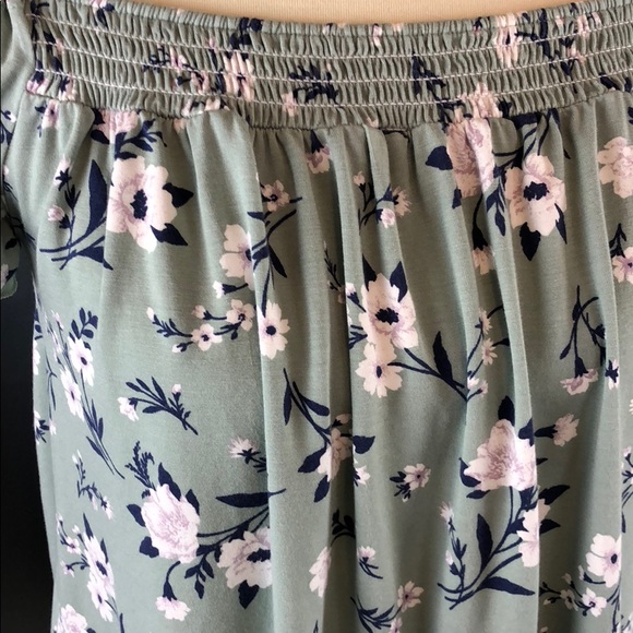 American Eagle off the shoulder top - Picture 3 of 4